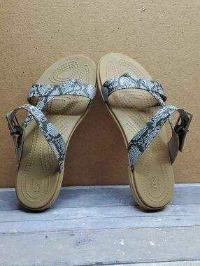 Crocs Women’s Tulum Faux Snake Skin Toe Post Sandal  Size 7